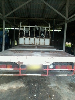 รถฮีโน่ 6 ล้อ ติดเฮี้ยบ 4 ตัน.  175 แรงม้า. ปี 51  ( รถวิ่ง 2xx,xxx กม. )   สนใจติดต่อ 081 - 6079515