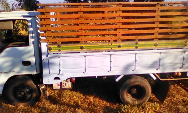 ISUZU NKR ปี  42  รถบ้าน 88 แรงม้า  (แก้ไขราคา265000)ขายตามสภาพครับ ภาษีทะเบียนไม่ขาดต่อ