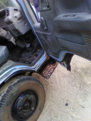 ISUZU NKR ปี  42  รถบ้าน 88 แรงม้า  (แก้ไขราคา265000)ขายตามสภาพครับ ภาษีทะเบียนไม่ขาดต่อ