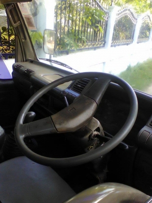 ISUZU NKR ปี  42  รถบ้าน 88 แรงม้า  (แก้ไขราคา265000)ขายตามสภาพครับ ภาษีทะเบียนไม่ขาดต่อ