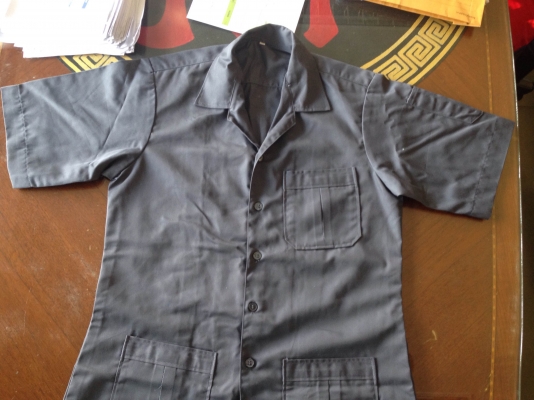 ขายเสื้อช๊อปสีเทา 2 ตัว  / ไซส์ L , XL / 300 , ค่าส่ง 50