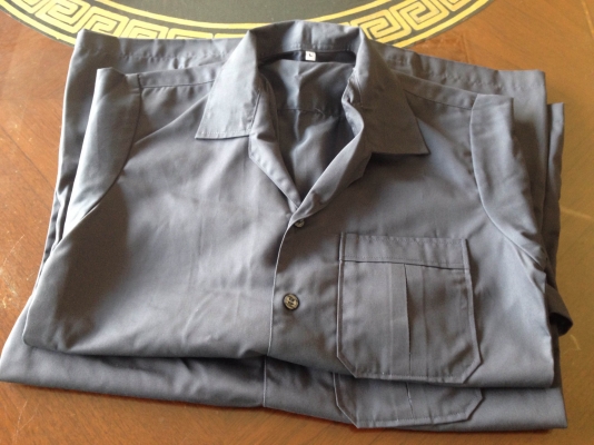 ขายเสื้อช๊อปสีเทา 2 ตัว  / ไซส์ L , XL / 300 , ค่าส่ง 50