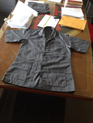 ขายเสื้อช๊อปสีเทา 2 ตัว  / ไซส์ L , XL / 300 , ค่าส่ง 50