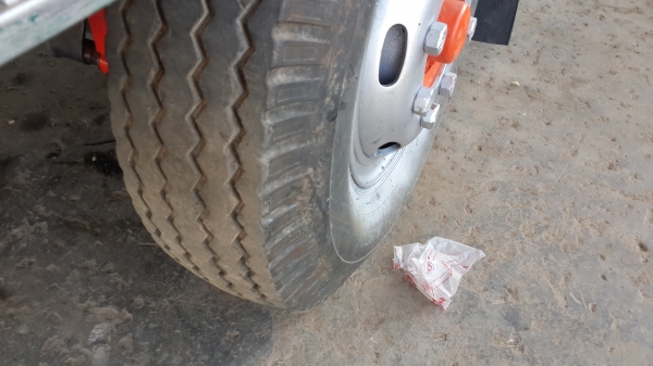 ขายด่วน SUMO 227 2เพลาดั้ม กระบะเนียม มีลำโพงลากลูก ขายด่วน SUMO 227 2เพลาดั้ม กระบะเนียม มีลำโพงลากลูก