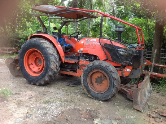 รถไถคูโบต้า. 7040สภาพสวยติดต่อ0801405528