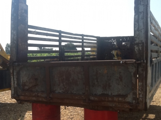 กระบะเหล็กสิบล้อ ทรงดี มีผุตามรูป