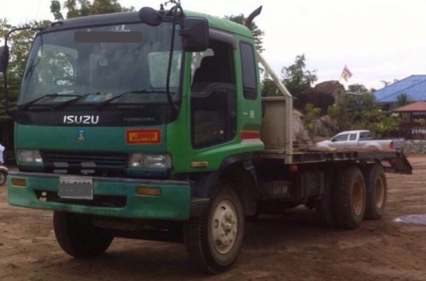 ขายด่วน NISSAN UD 195 HP PD6 สิบล้อเทรลเลอร์ใหญ่ 2 เพลา หัวเก๋ง DECA ลงเล่มครบพร้อมทะเบียนเต็ม เครื่องแน่นแรงดี ภายในเก๋งคอนโซลสวยครบ พวงมาลัยเพาเวอร์ เบรคทริ๊ปฟี้ ช่วงล่างใหญ่คัชซีนิสสันเรียว ไม่มีแตกไม่มีบวม ยางสภาพดี 10 เส้นประมาณ 70\% พร้อมลากพร้อมบรรท