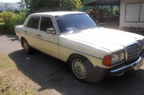 ชาย BENZ W123 รุ่น  300 D ปี 2531 เครื่องเดิมดีเซลเกียร์ออโต