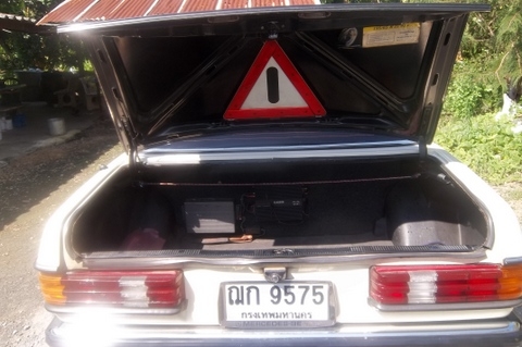 ชาย BENZ W123 รุ่น  300 D ปี 2531 เครื่องเดิมดีเซลเกียร์ออโต