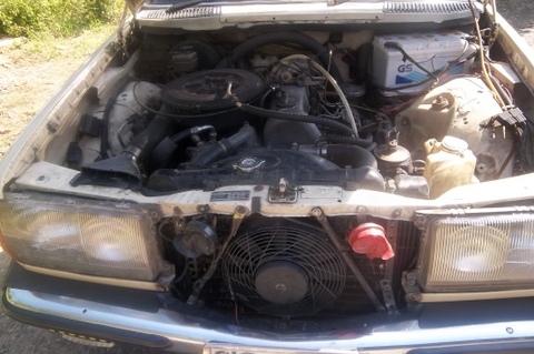 ชาย BENZ W123 รุ่น  300 D ปี 2531 เครื่องเดิมดีเซลเกียร์ออโต