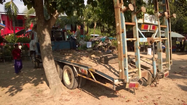 ขายสิบล้อเทเลอร์รถเกี่ยว HINO KT920 เครื่อง HO6C - 195 แรง หัว F18 ลงเล่มเรียบร้อย