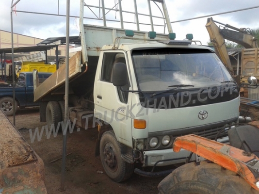 รถบรรทุก 6 ล้อดัมพ์ TOYOTA DYNA