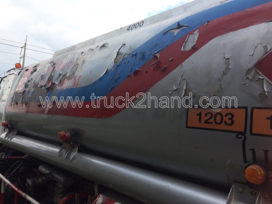 รถบรรทุกน้ำมัน 10 ล้อ