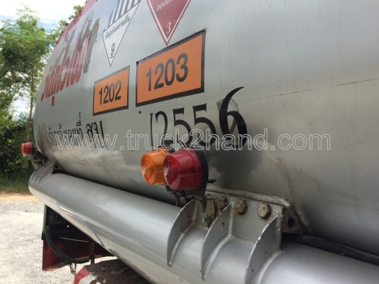 รถบรรทุกน้ำมัน 10 ล้อ