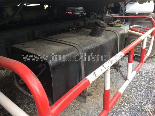 รถบรรทุกน้ำมัน 10 ล้อ