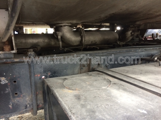 รถบรรทุกน้ำมัน 10 ล้อ