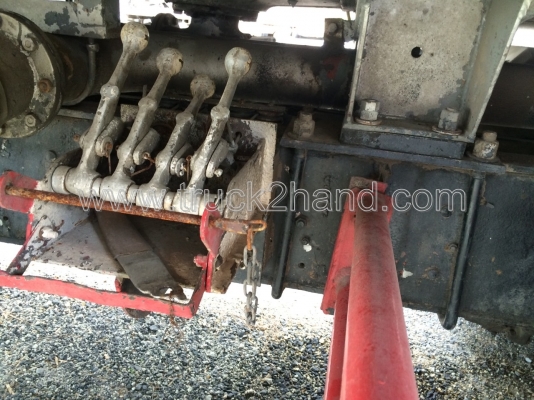 รถบรรทุกน้ำมัน 10 ล้อ