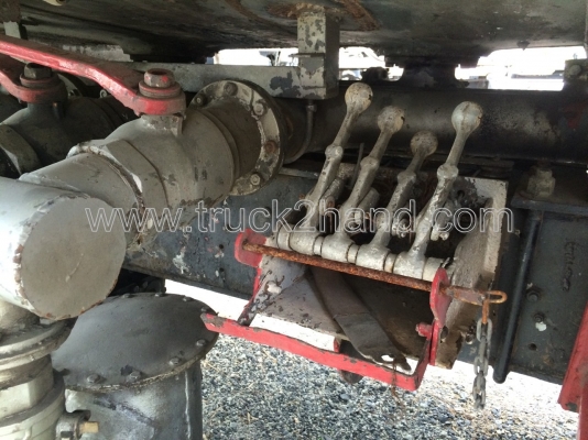 รถบรรทุกน้ำมัน 10 ล้อ