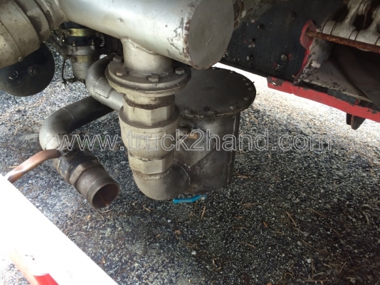 รถบรรทุกน้ำมัน 10 ล้อ