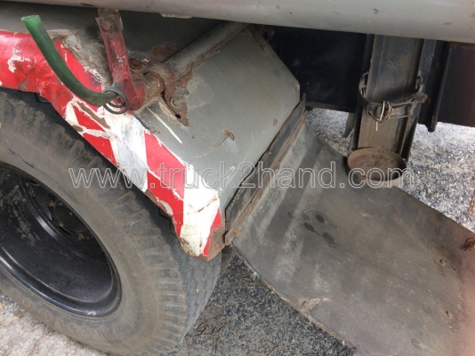 รถบรรทุกน้ำมัน 10 ล้อ