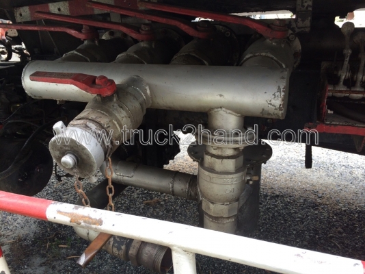 รถบรรทุกน้ำมัน 10 ล้อ