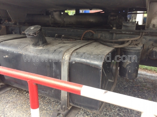 รถบรรทุกน้ำมัน 10 ล้อ