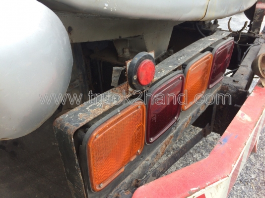 รถบรรทุกน้ำมัน 10 ล้อ