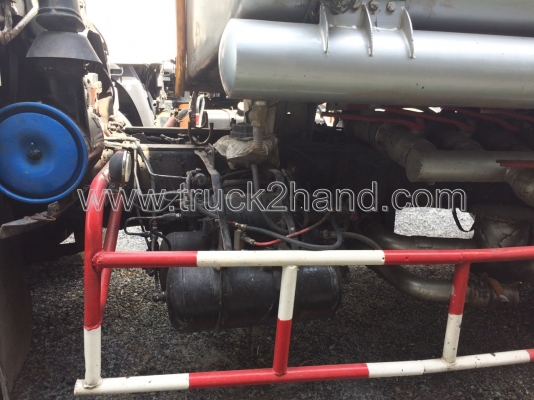 รถบรรทุกน้ำมัน 10 ล้อ