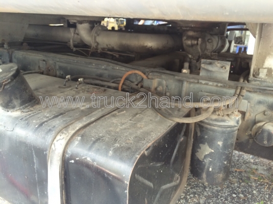 รถบรรทุกน้ำมัน 10 ล้อ