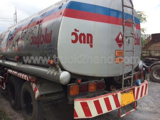 รถบรรทุกน้ำมัน 10 ล้อ