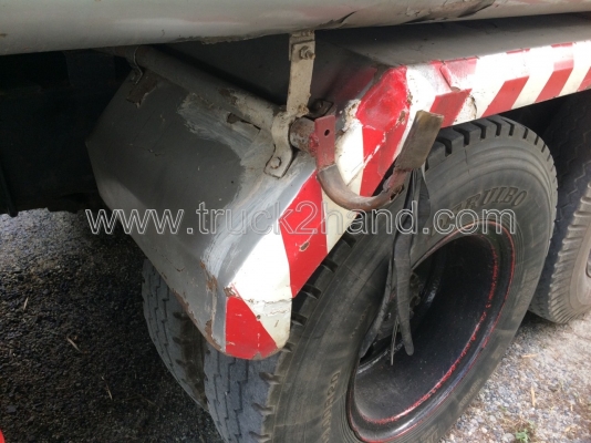 รถบรรทุกน้ำมัน 10 ล้อ