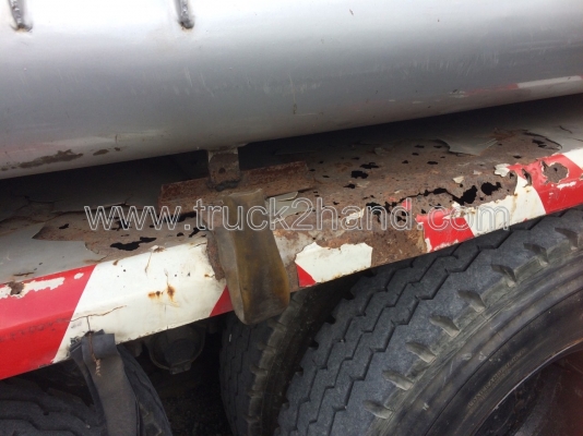 รถบรรทุกน้ำมัน 10 ล้อ