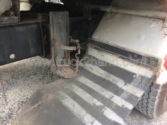 รถบรรทุกน้ำมัน 10 ล้อ