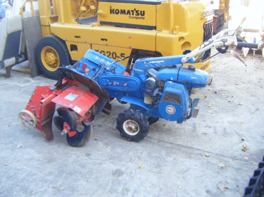 รถพรวนดินพร้อมยกร่องเดินตาม