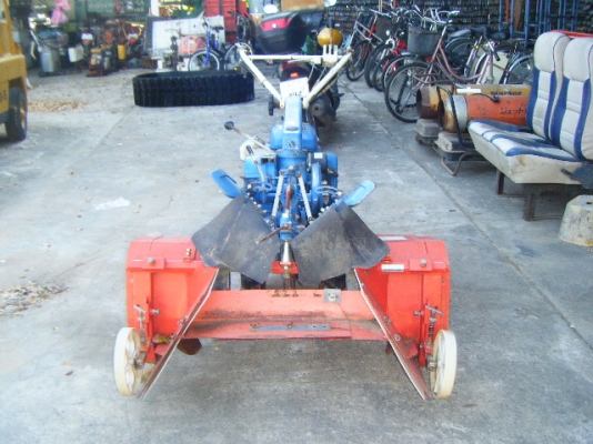 รถพรวนดินพร้อมยกร่องเดินตาม รถพรวนดินพร้อมยกร่องเดินตาม