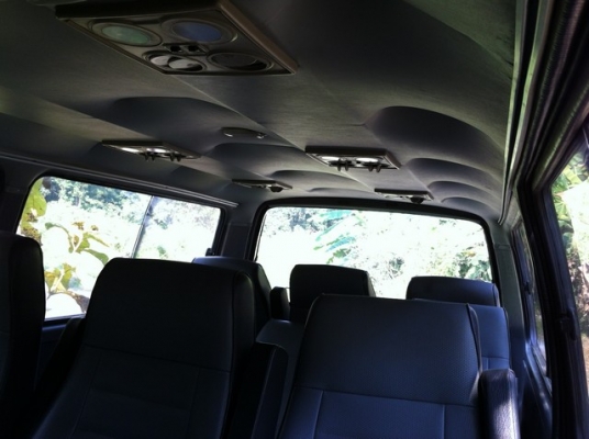 รถตู้หัวจรวด