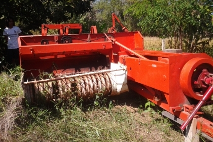 ขายตามสภาพเครื่องอัดฟางใช้งานได้เลย