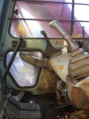 รถแบคโฮ HITACHI EX200-3 รถสวยใช้งานดี มีทะเบียนครบ