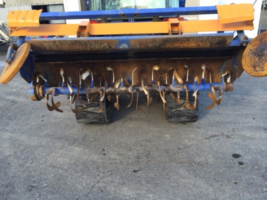 รถไถตีนตะขาบ ISEKI  AT 33  เหมาะสำหรับ 25 แรงม้า อุปกรณ์ครบ