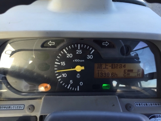 รถไถตีนตะขาบ ISEKI  AT 33  เหมาะสำหรับ 25 แรงม้า อุปกรณ์ครบ