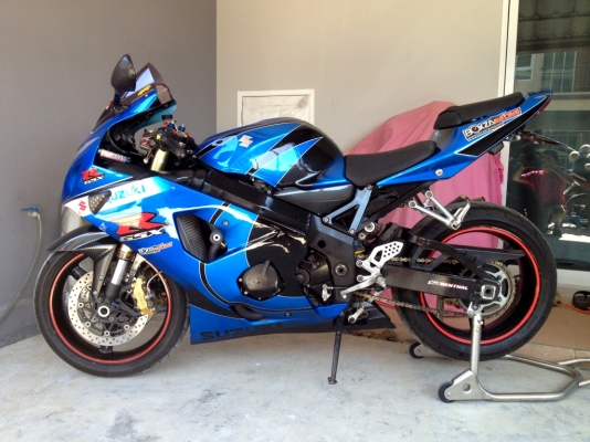 ขาย GSXR750 K5 พร้อมทะเบียน ท่อสูตรไทเทเนี่ยม ราคา 165000 บาท (รับเทริ์น)