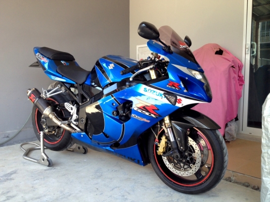 ขาย GSXR750 K5 พร้อมทะเบียน ท่อสูตรไทเทเนี่ยม ราคา 165000 บาท (รับเทริ์น)