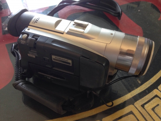ขาย กล้องวีดีโอเทป,SD card / Panasonic NV-DS25 / พร้อม กระเป๋า Samsonite ขาย กล้องวีดีโอเทป,SD card / Panasonic NV-DS25 / พร้อม กระเป๋า Samsonite