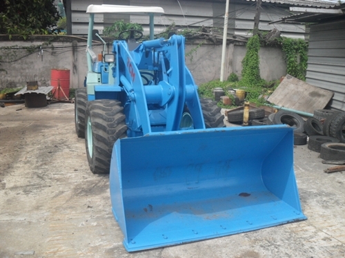 รถตักล้อยาง TCM 805 ขนาด 1 คิว