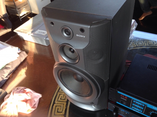 ขายเหมา แอมป์ 400 Watts / แอมป์ วิทยุ / ลำโพง SONY 2 ตัว ขายเหมา แอมป์ 400 Watts / แอมป์ วิทยุ / ลำโพง SONY 2 ตัว