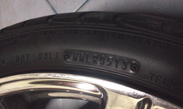 ขายล้อแม็กขอบ 20 ยี่ห้อ Valenza โครมเมี่ยม VIP ยาง ปี 13 ลดเหลือ 18500