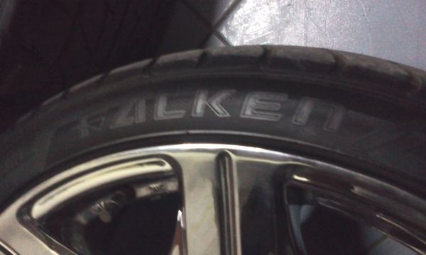 ขายล้อแม็กขอบ 20 ยี่ห้อ Valenza โครมเมี่ยม VIP ยาง ปี 13 ลดเหลือ 18500