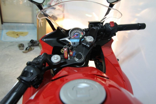 ปล่อยขาย CBR250r 250 cc 1สูบ สีแดง ปล่อยขาย CBR250r 250 cc 1สูบ สีแดง