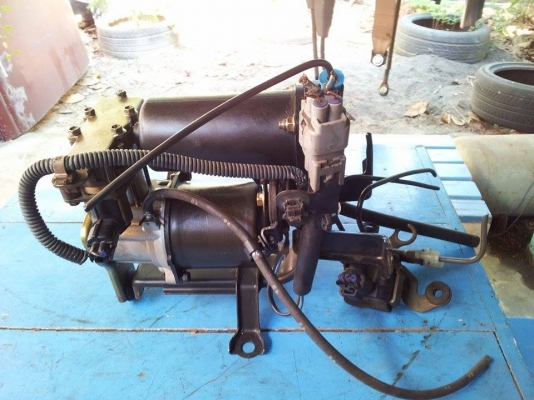 ปั๊มลม Toyotaไฟ12ไว้สูบลมล้อรถทำแตรลม