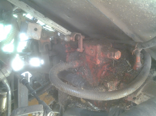 ขอนุญาติลงไหม่คับ ขายรถเกี่ยวข้าวอุ้มคับ 250000 ต่อได้นิดน่อยคับ